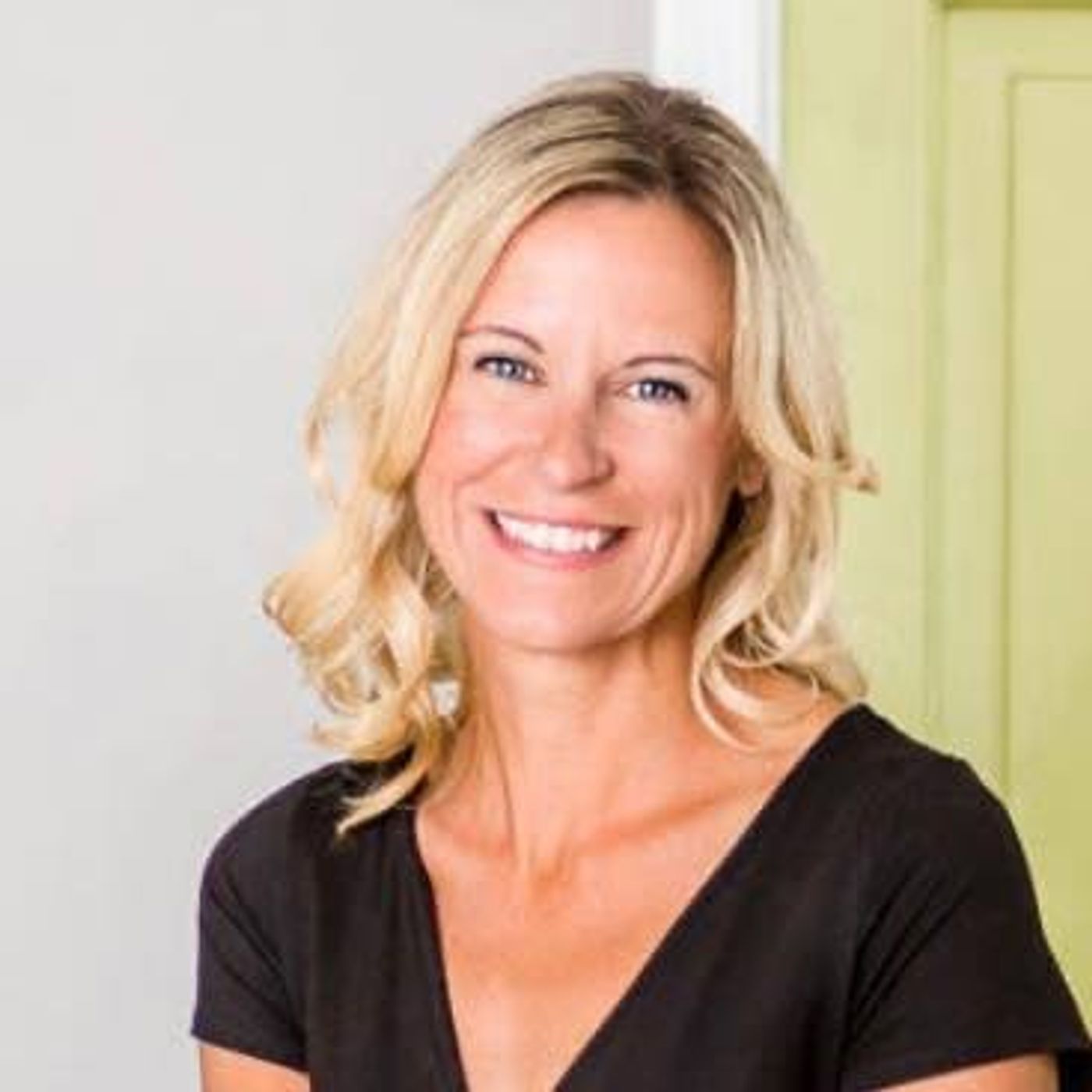 Balancing Life and Running: Robyn Luthi's Secrets episode artwork